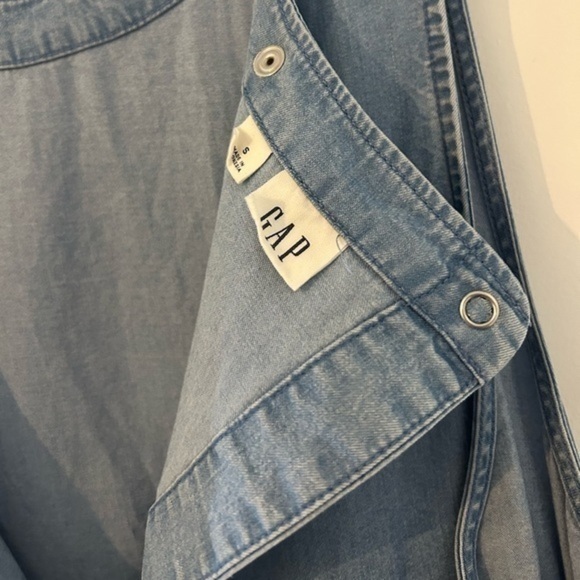 Gap Chambray Shirt with Open Back (Small) - Picture 4 of 5